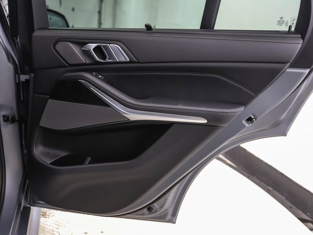 New 2026 BMW X5 xDrive40i w/ Executive Package image 25