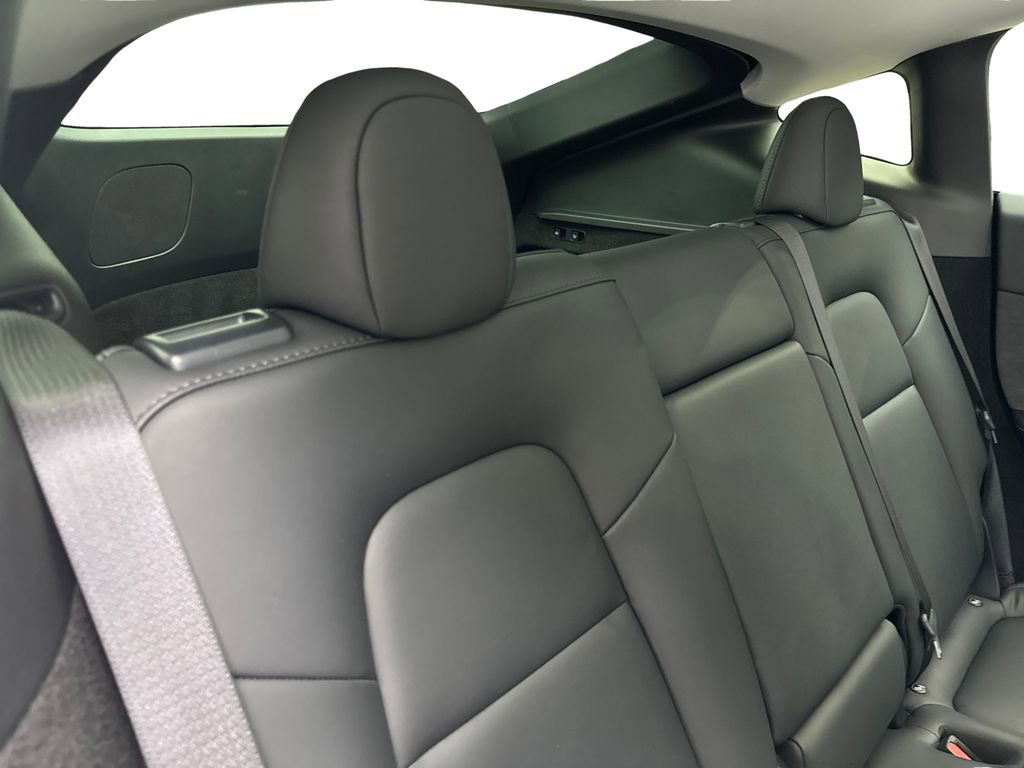 Used 2024 Tesla Model Y Long Range AWD/4WD image 39