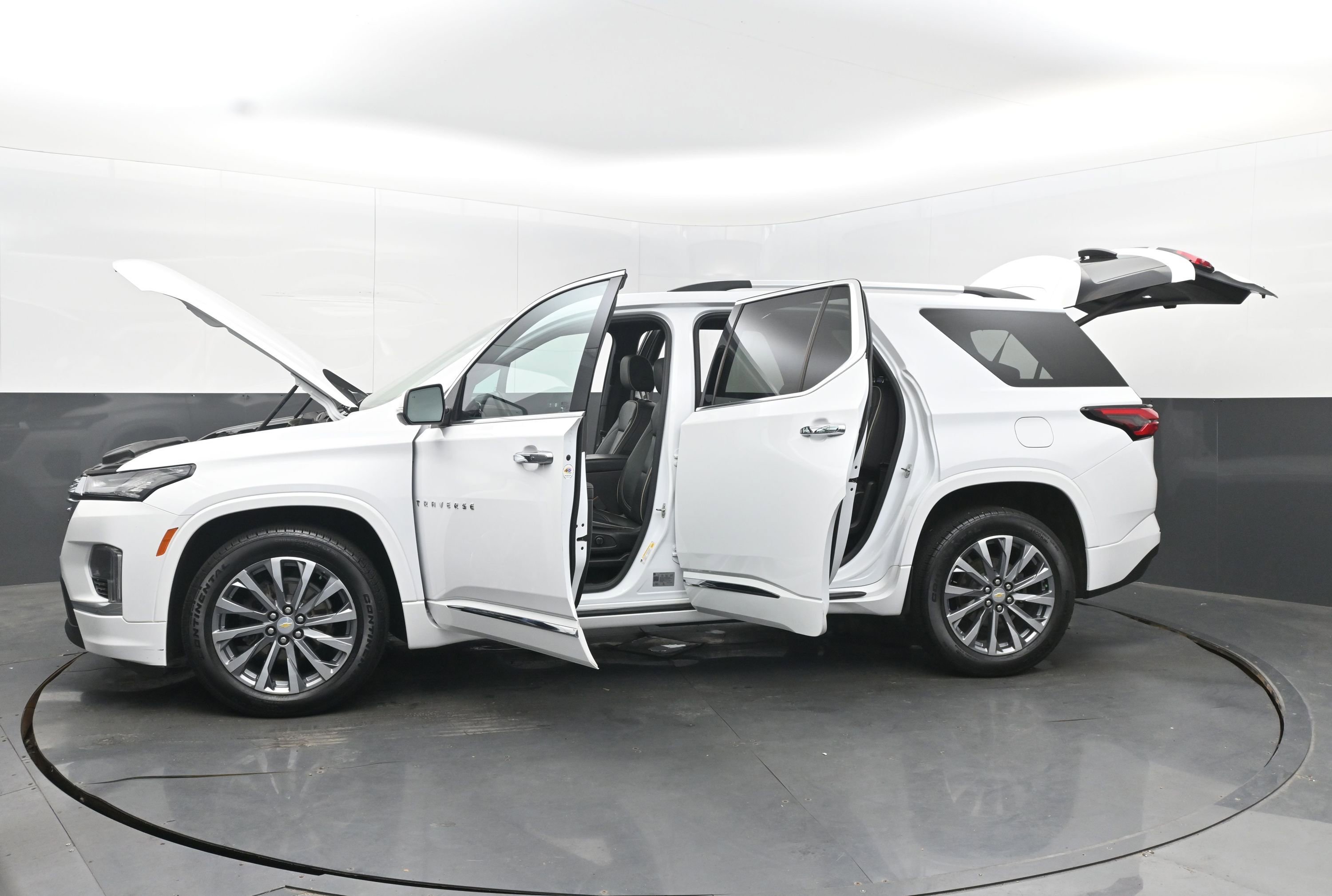 Used 2023 Chevrolet Traverse Premier image 42