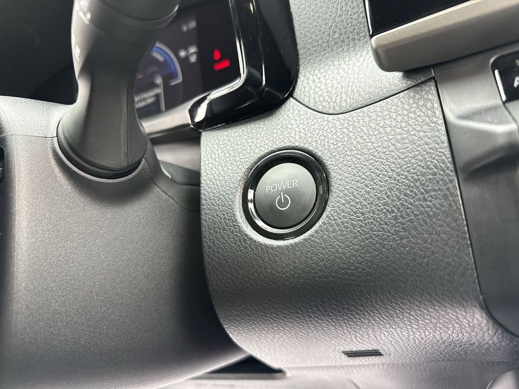 Used 2025 Toyota Camry SE image 18