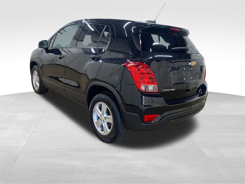 Used 2022 Chevrolet Trax LS w/ Tint and Cruise Package AWD/4WD image 5