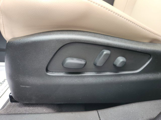 Used 2024 Cadillac XT4 Luxury image 36