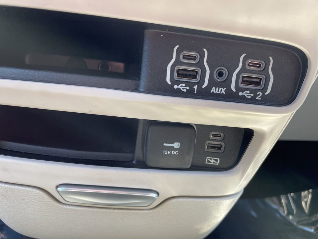 Used 2022 Chrysler Pacifica Touring-L FWD image 19