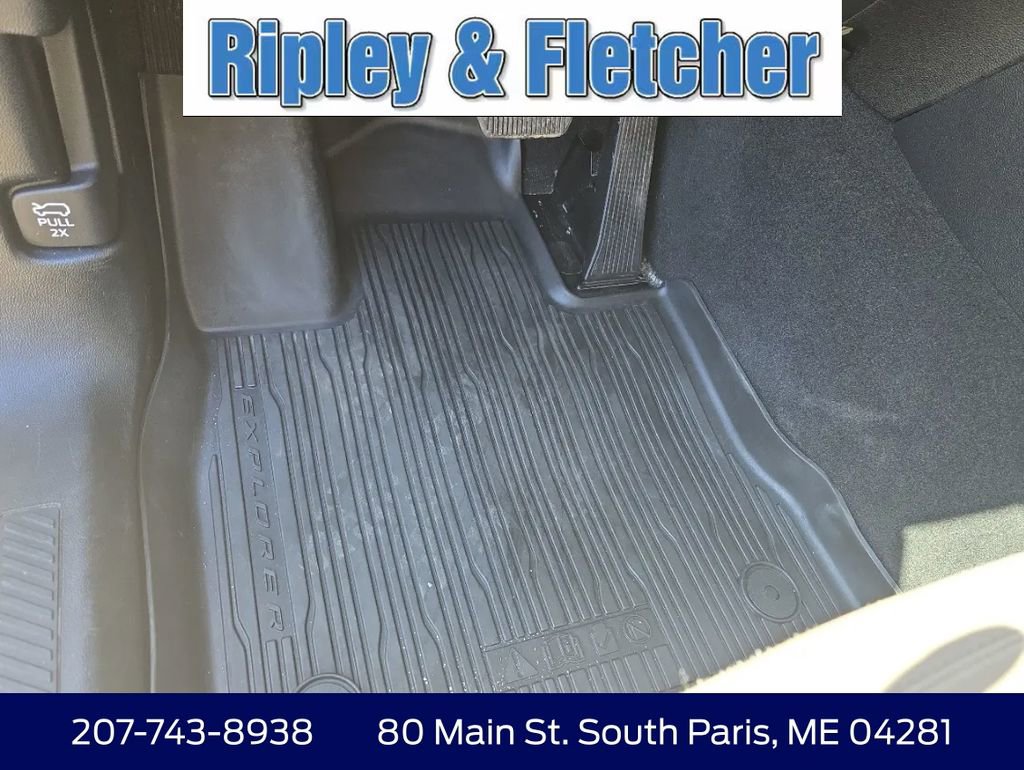 Used 2021 Ford Explorer XLT w/ Equipment Group 202A AWD/4WD image 16