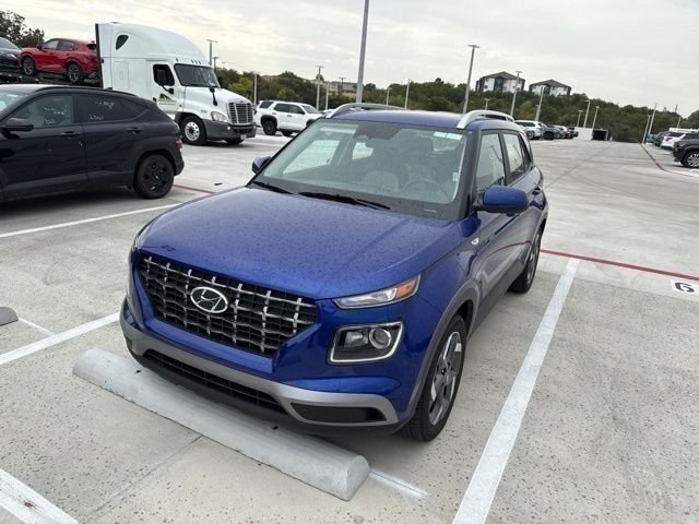 Used 2025 Hyundai Venue SEL FWD image 2
