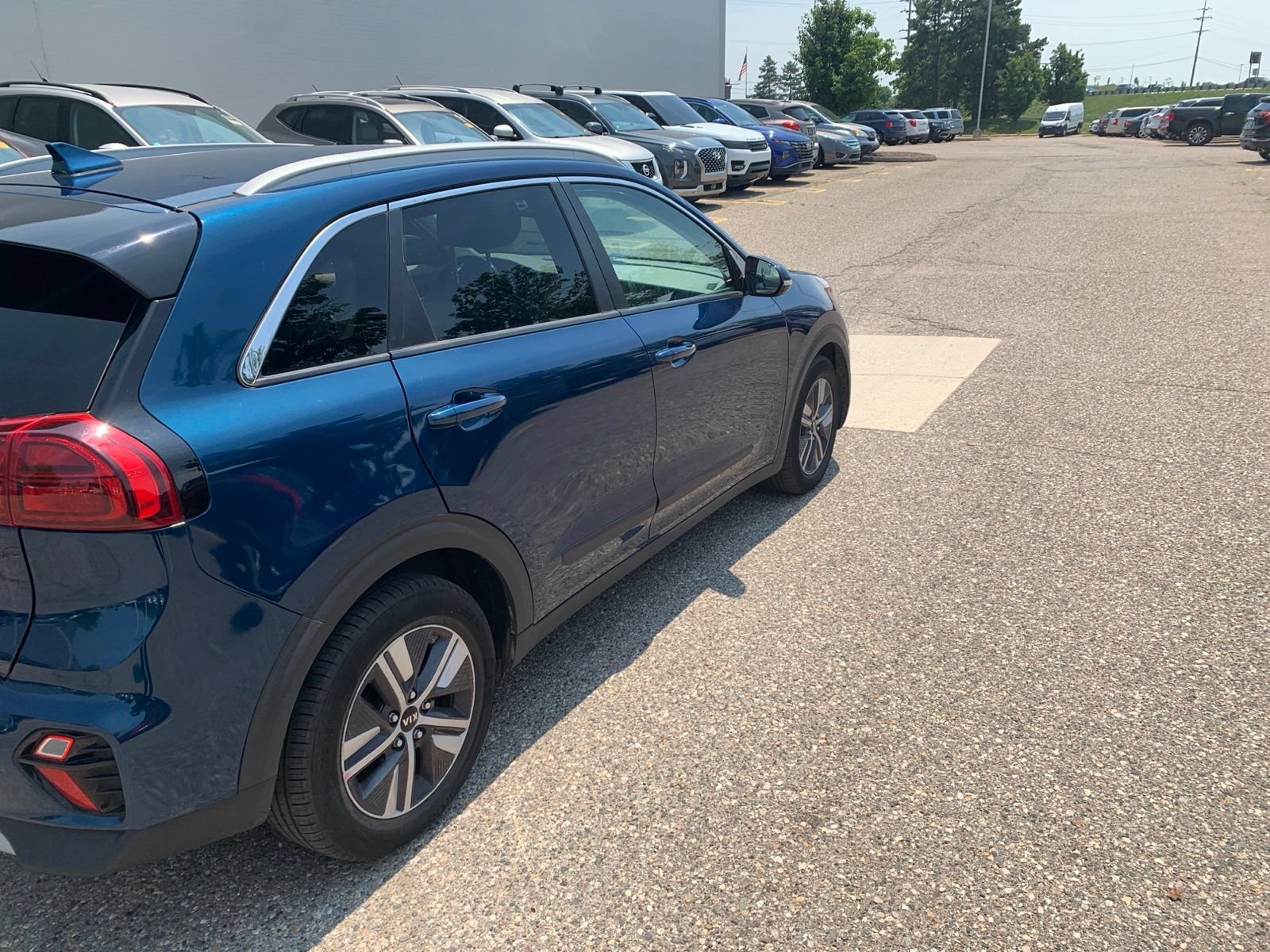 Used 2020 Kia Niro EX Premium FWD image 4
