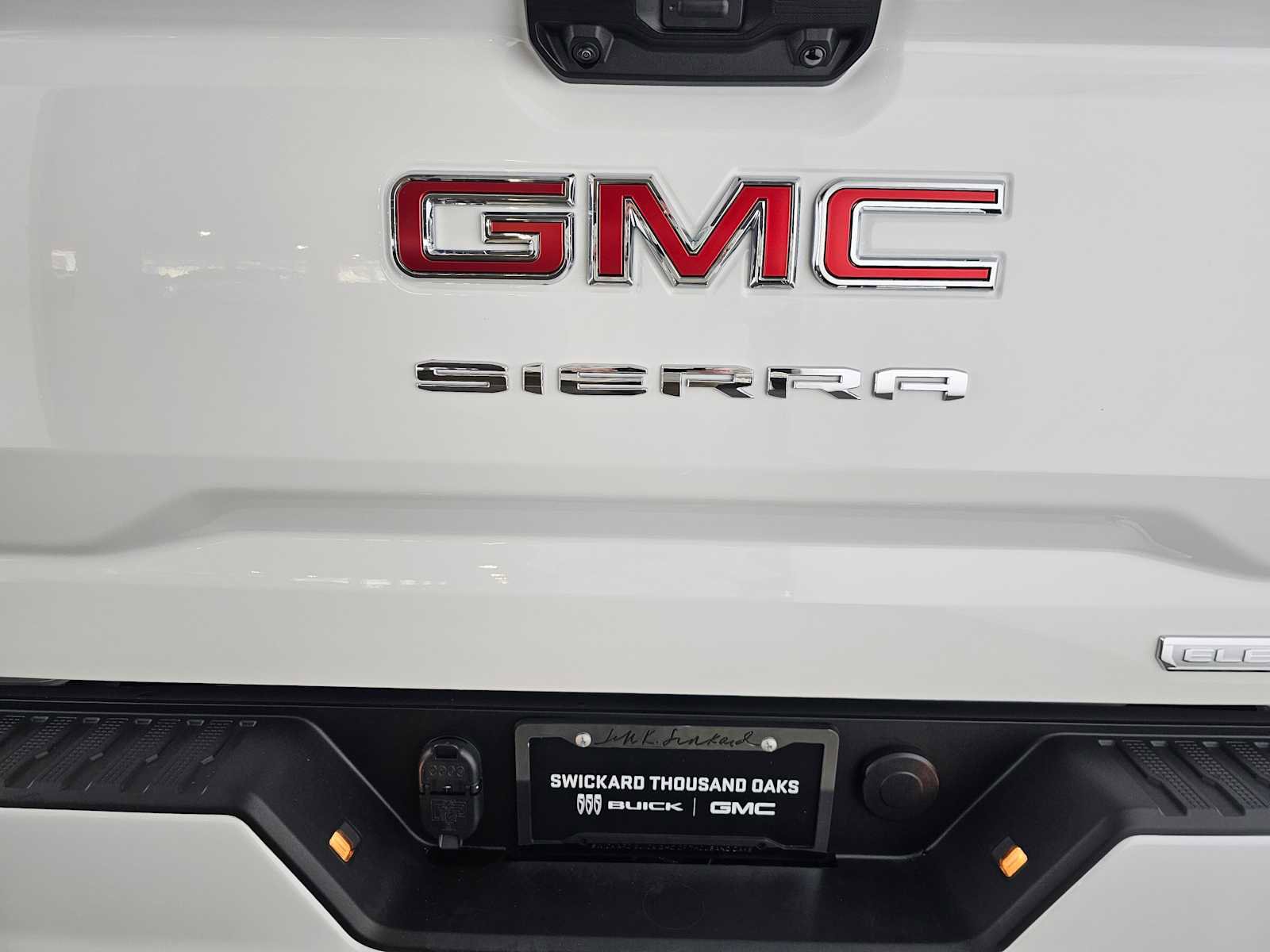 Used 2025 GMC Sierra 1500 Elevation w/ Preferred Package AWD/4WD image 13