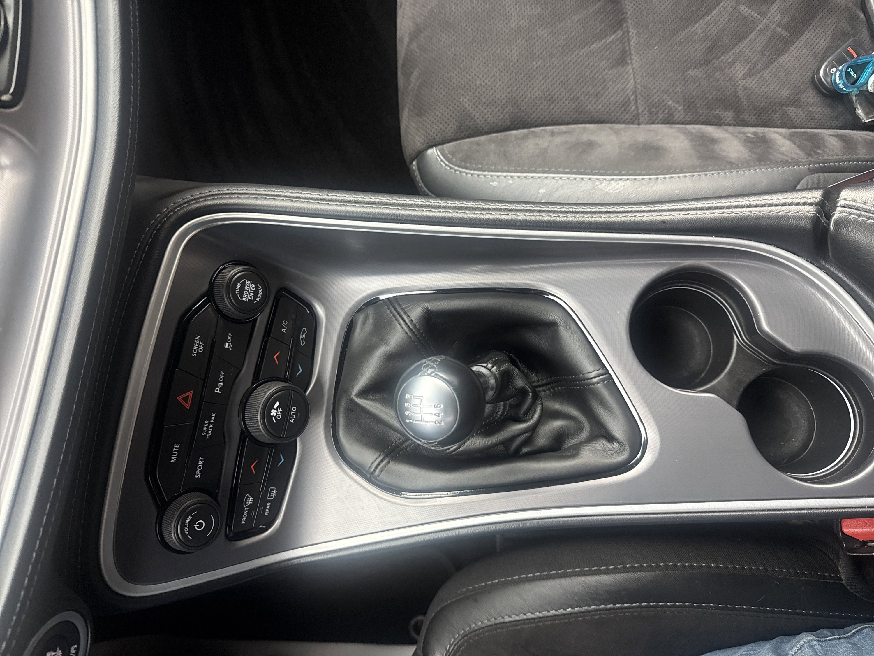 Used 2022 Dodge Challenger R/T w/ Plus Package image 16