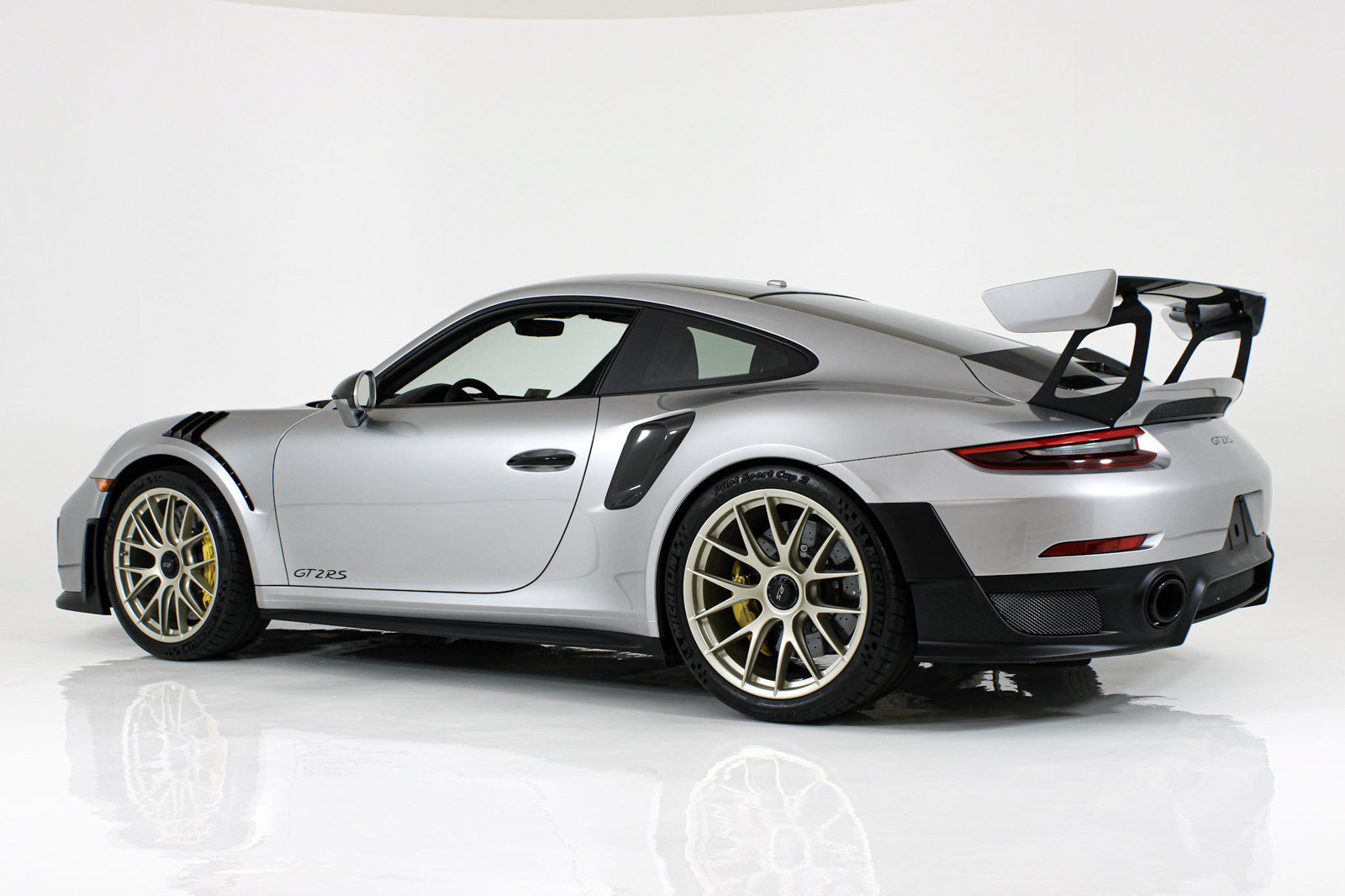 Used 2018 Porsche 911 GT2 RS RWD image 5