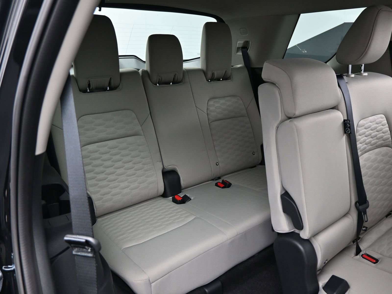 Used 2025 Nissan Pathfinder SV image 14