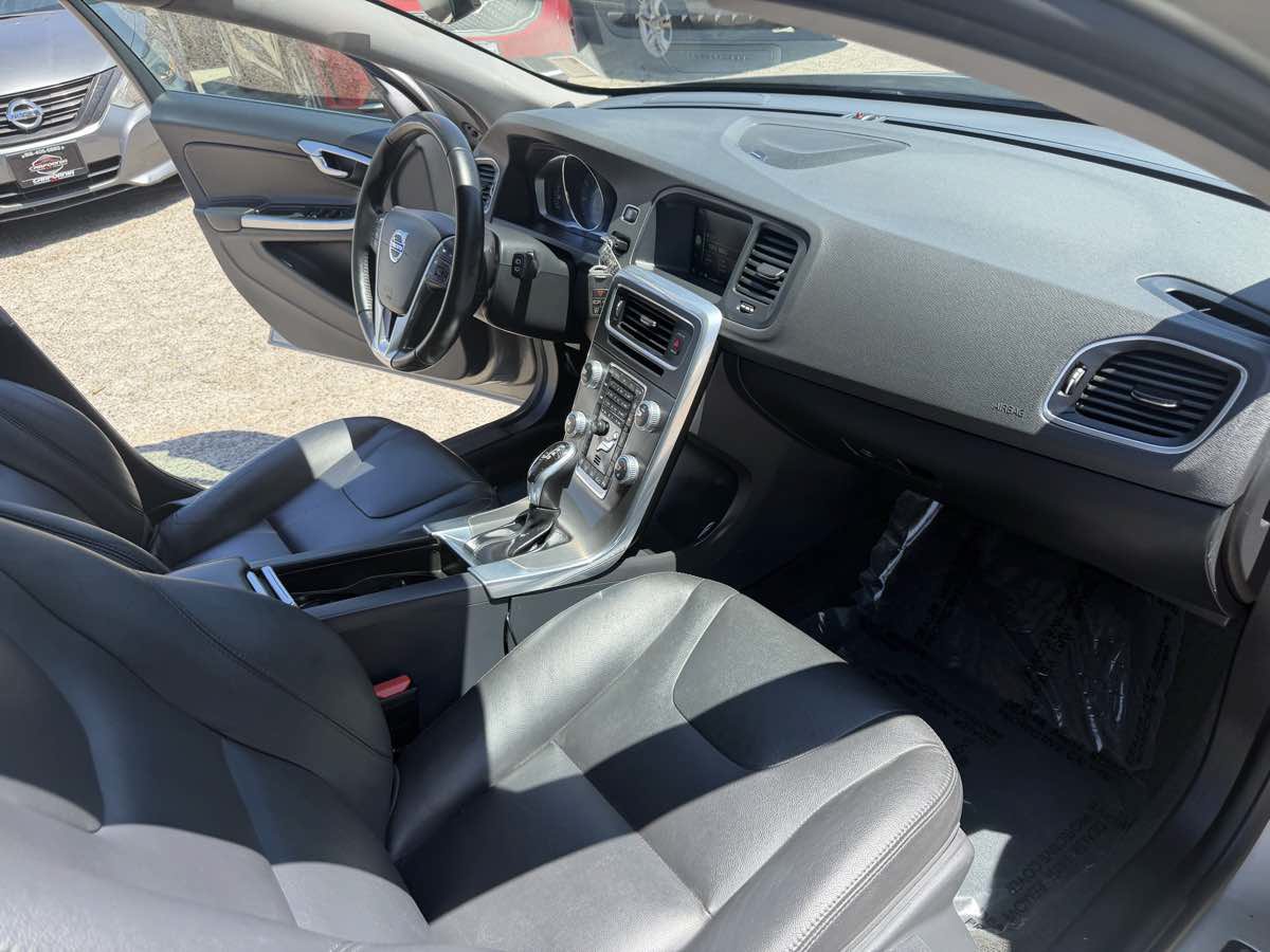 Used 2016 Volvo V60 T5 Platinum FWD image 14