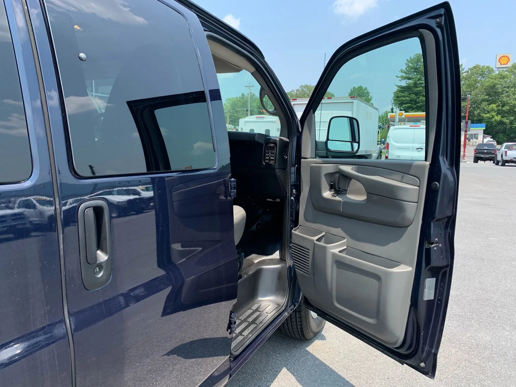 Used 2012 Chevrolet Express 3500 LS RWD image 19