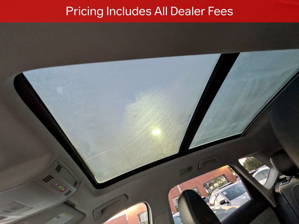 Used 2022 Volkswagen Taos SE w/ Panoramic Sunroof Package FWD image 21