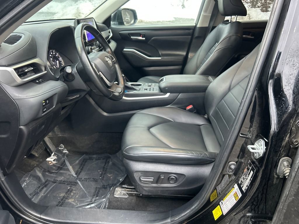 Used 2023 Toyota Highlander XLE image 19