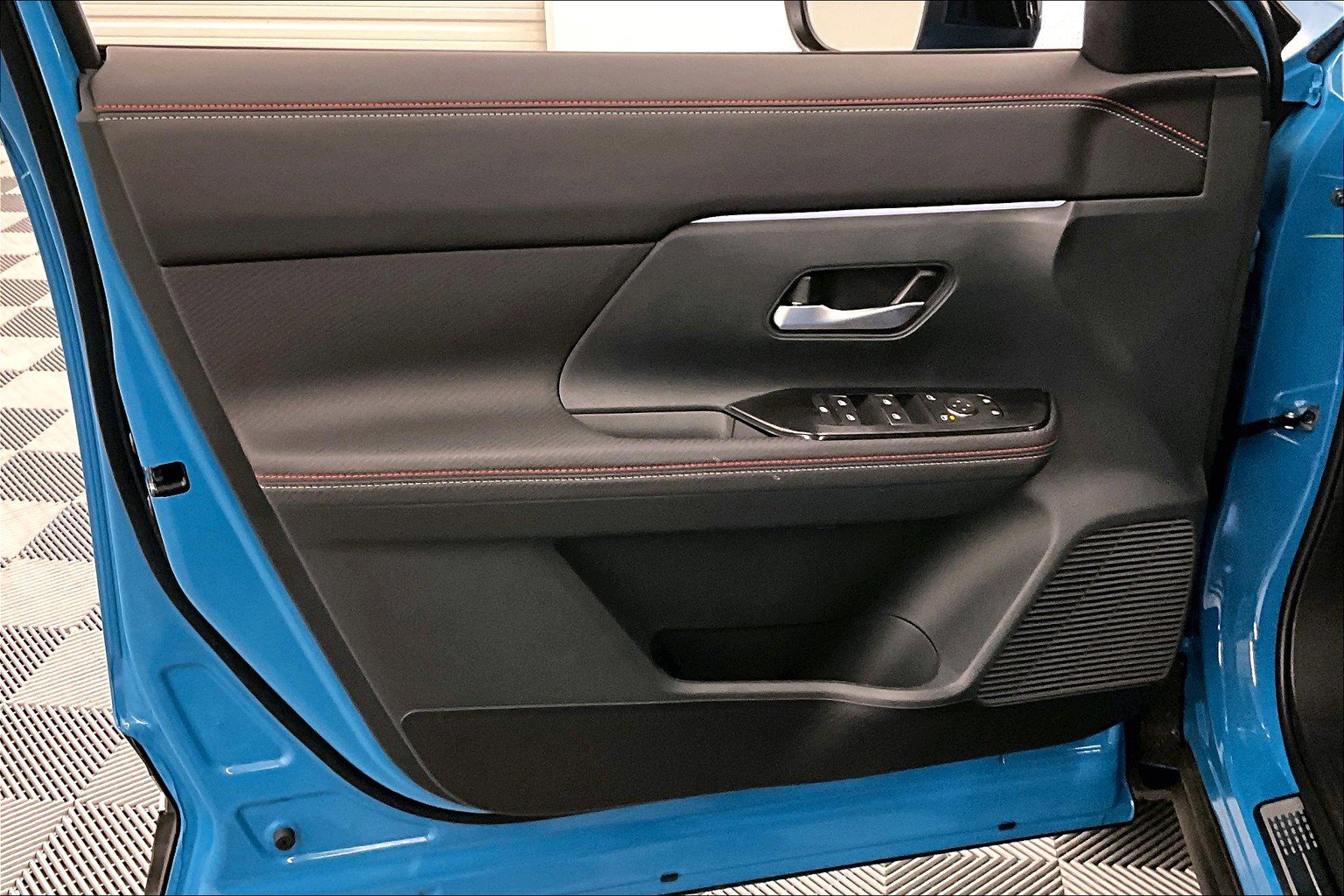 New 2025 Nissan Kicks SR w/ SR Premium Package AWD/4WD image 91
