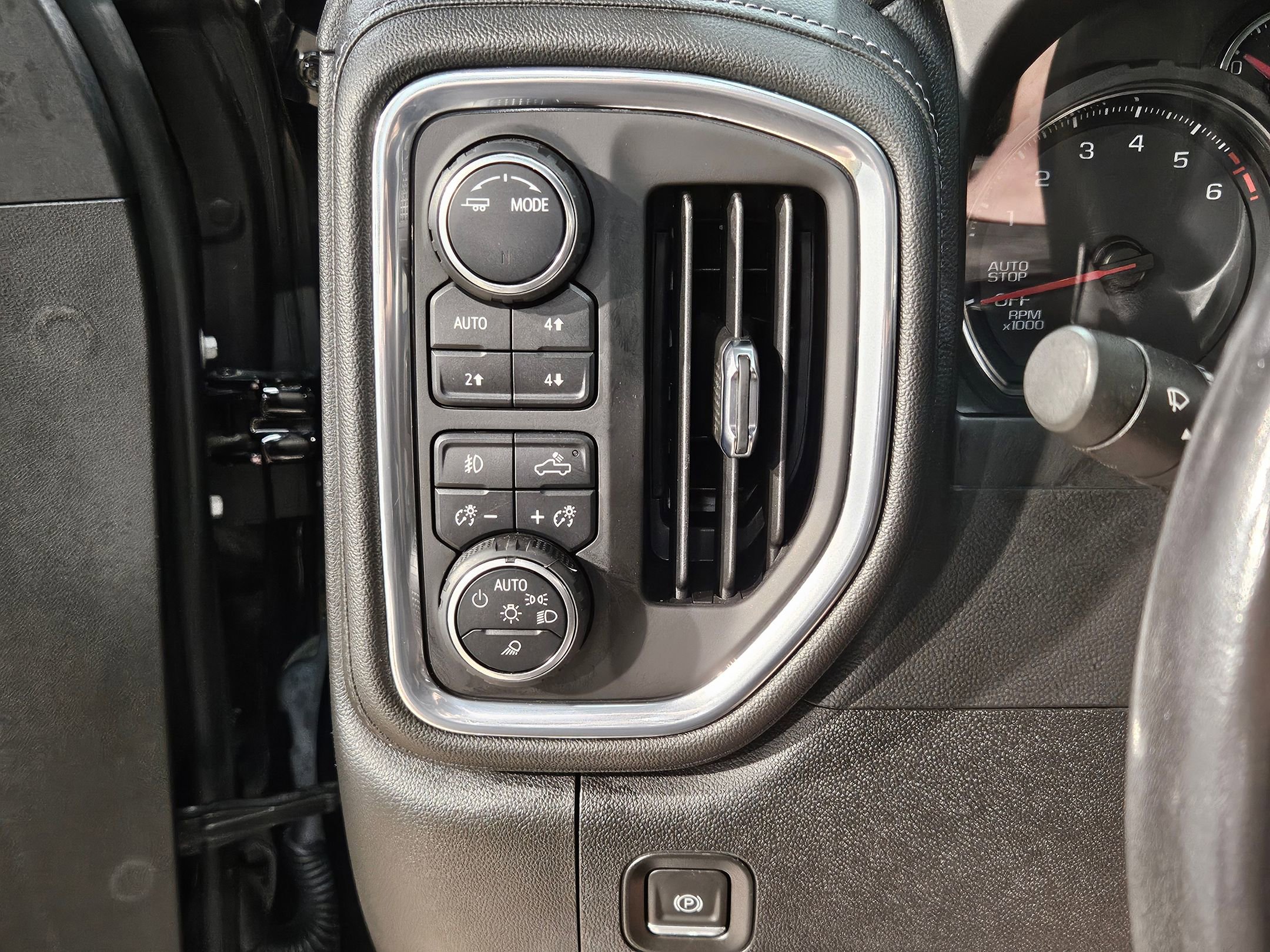 Used 2021 Chevrolet Silverado 1500 LT Trail Boss w/ Convenience Package II image 25