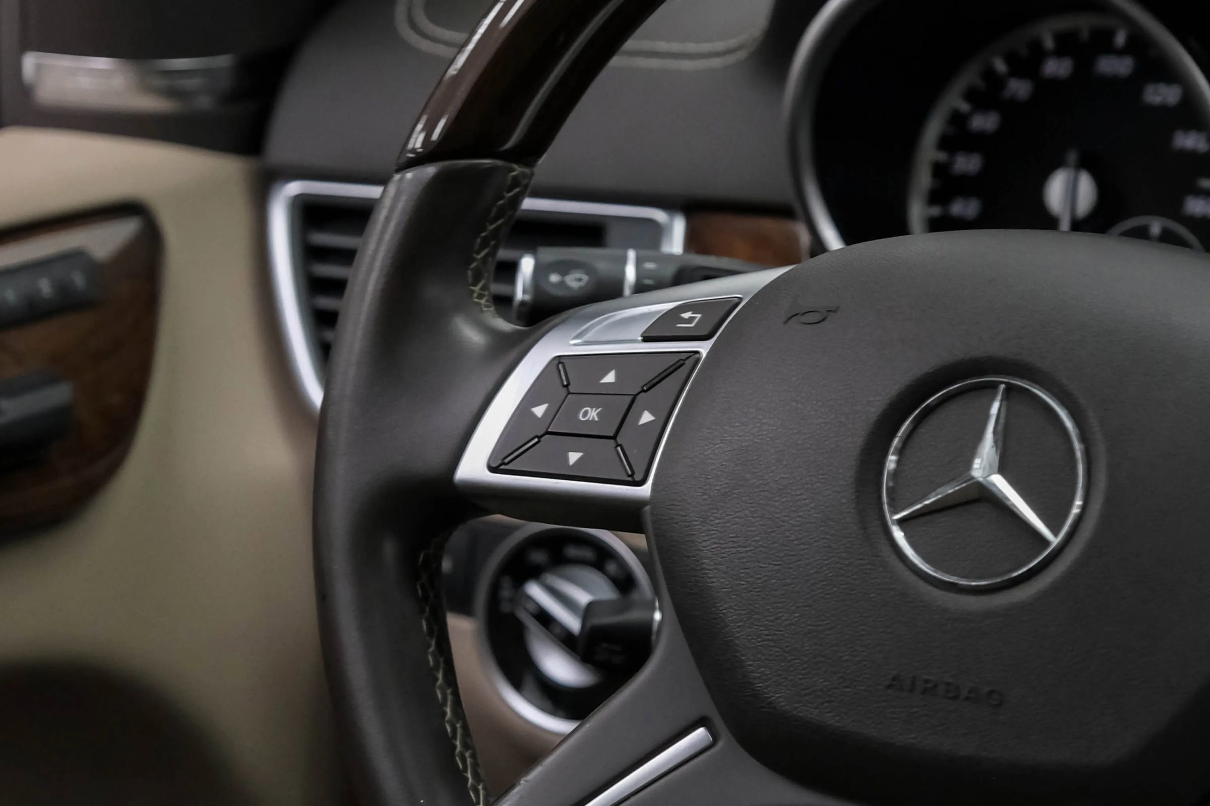 Used 2015 Mercedes-Benz GL 550 4MATIC image 16