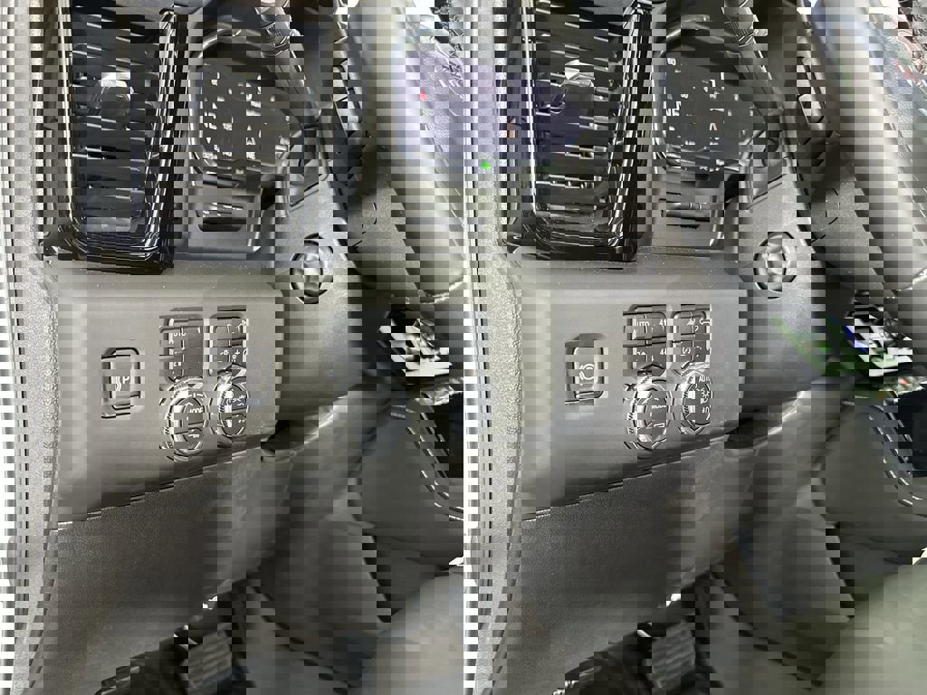 Used 2025 GMC Sierra 1500 AT4X image 18