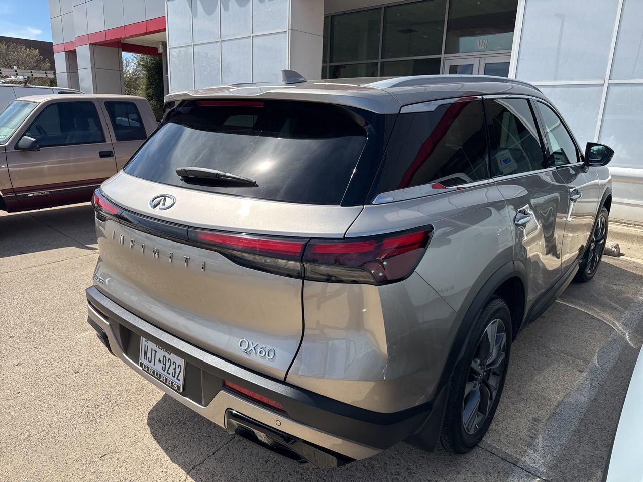 Used 2024 INFINITI QX60 Luxe image 10