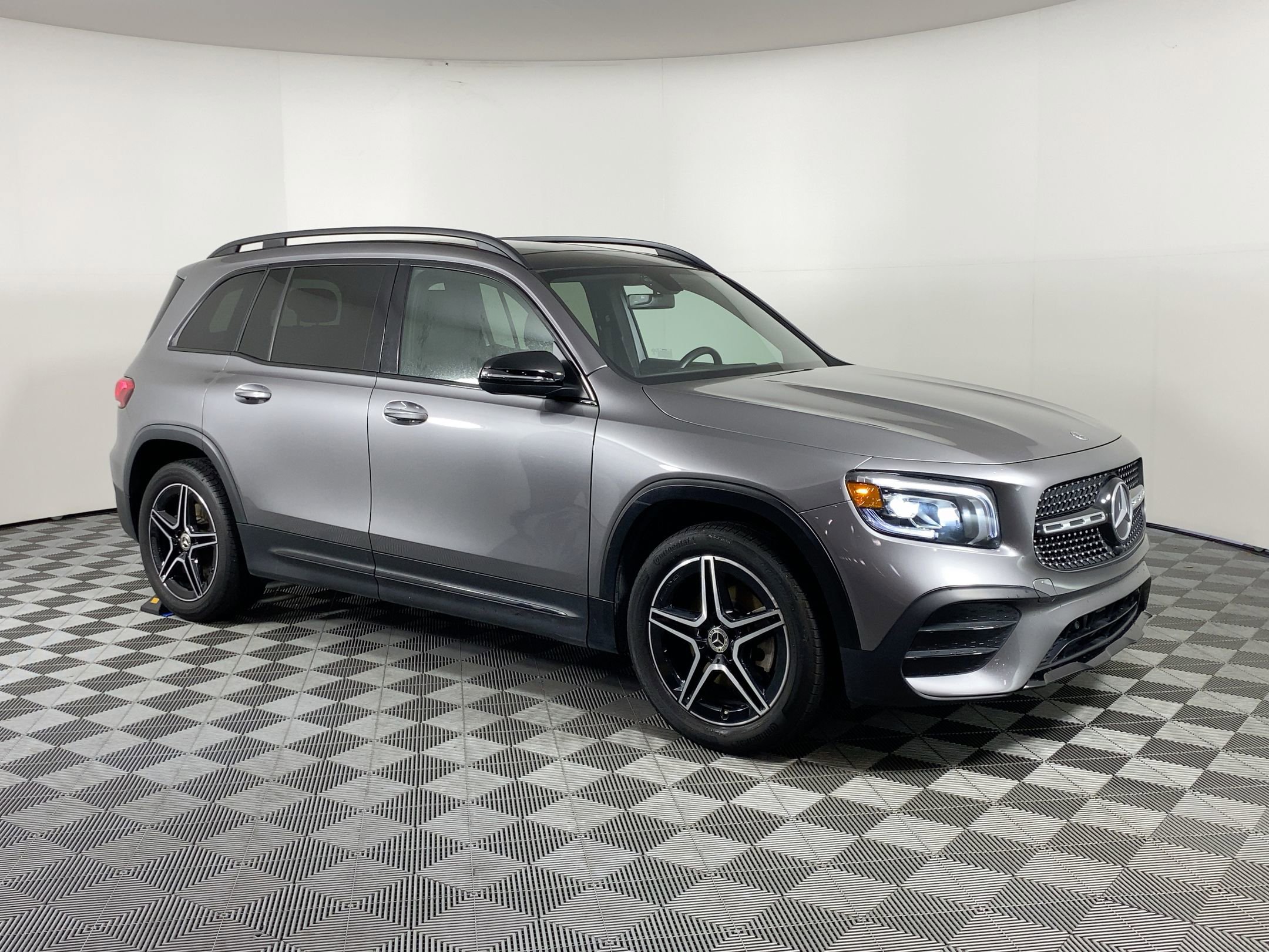 Used 2022 Mercedes-Benz GLB 250 4MATIC image 5