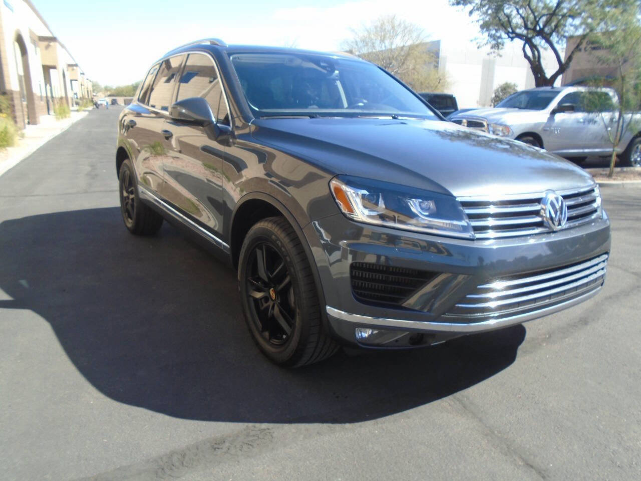 Used 2016 Volkswagen Touareg TDI image 4