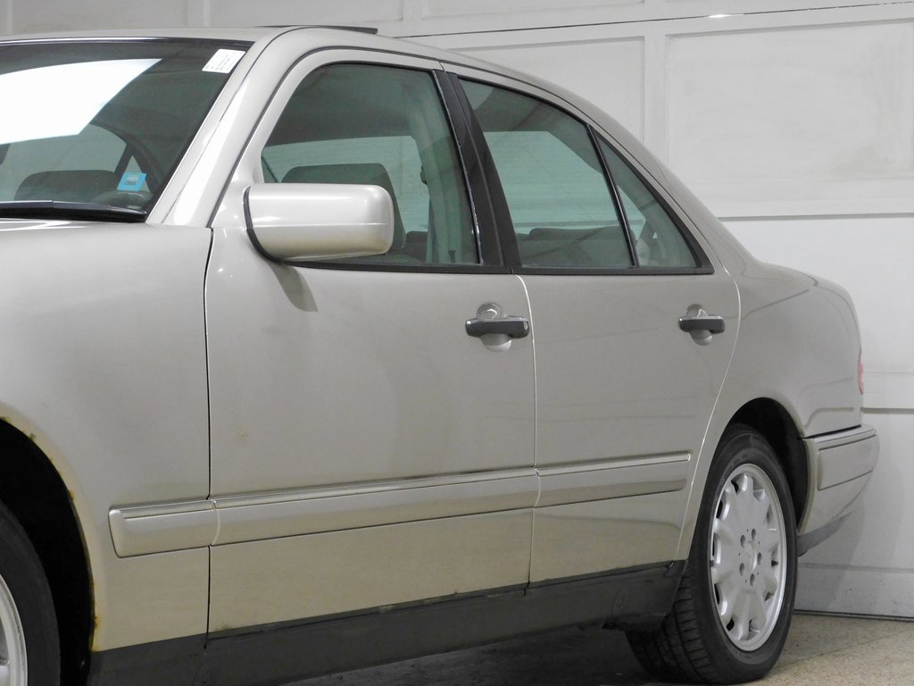 Used 1999 Mercedes-Benz E 320 4MATIC Sedan image 19