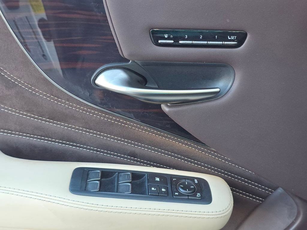 Used 2018 Lexus LS 500 500 Base w/ Interior Upgrade Package image 32