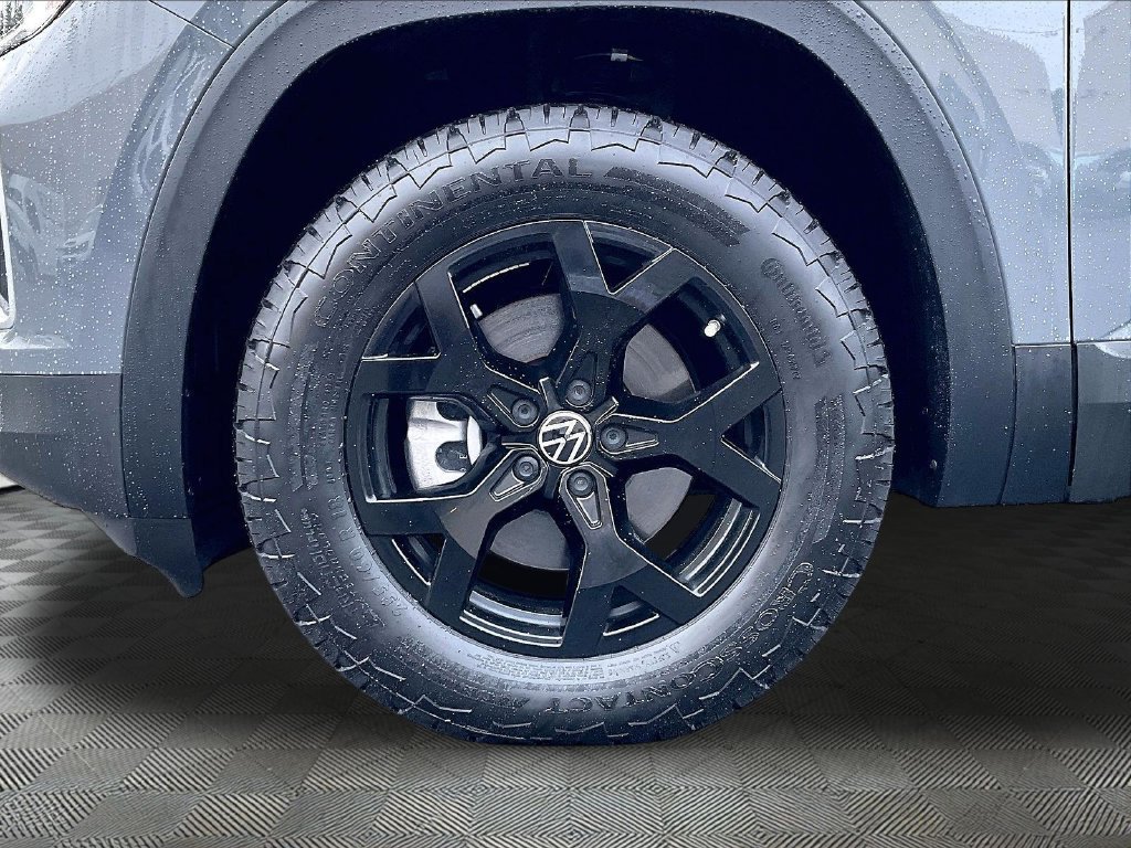 Used 2025 Volkswagen Atlas Peak Edition SE AWD/4WD image 7