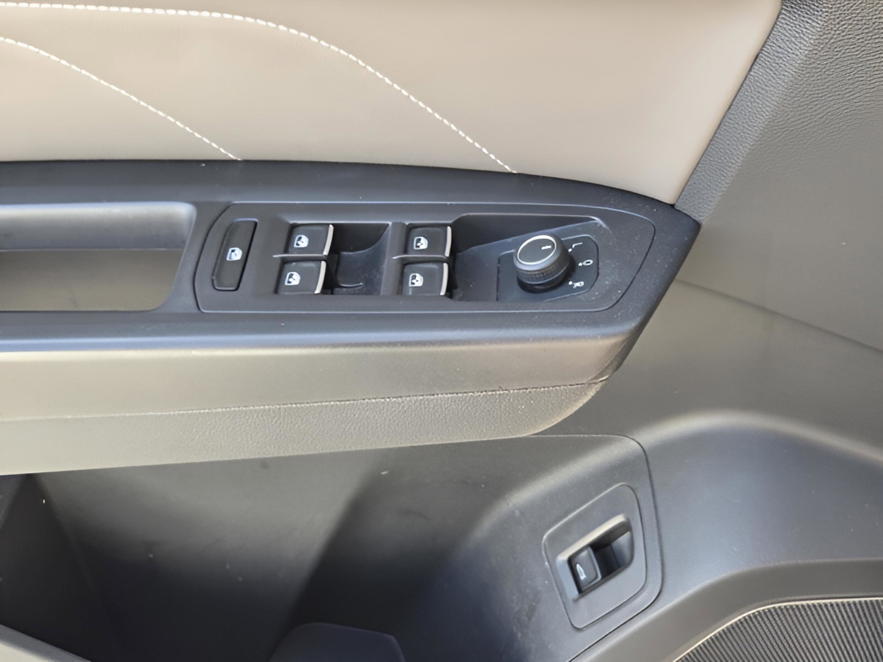 Used 2023 Volkswagen Atlas Cross Sport SE image 23