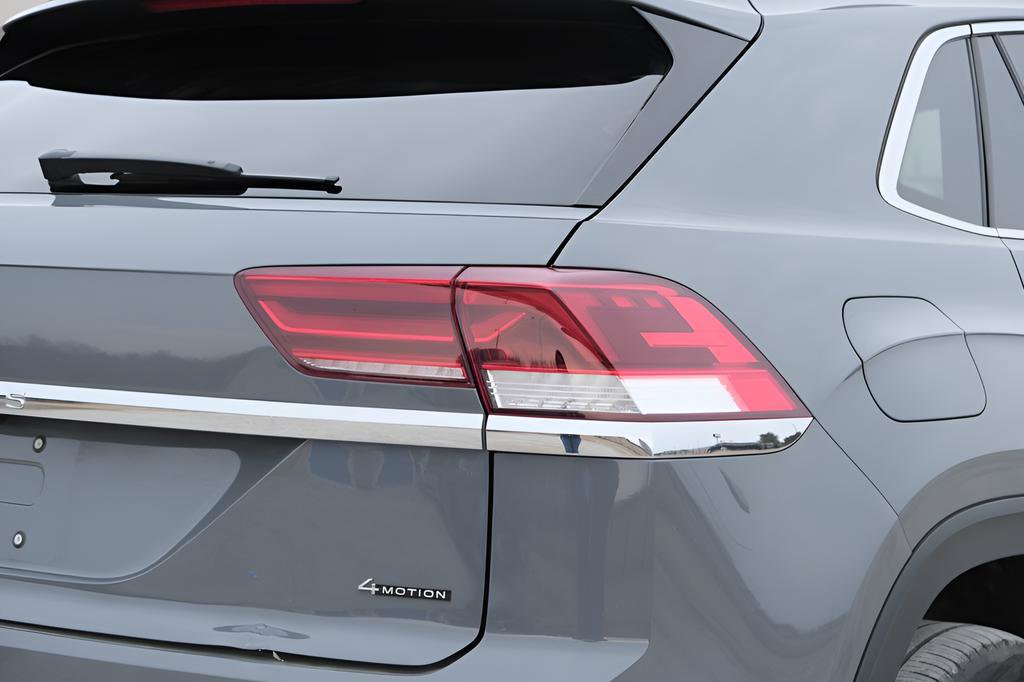 Used 2023 Volkswagen Atlas Cross Sport SEL Premium R-Line image 39