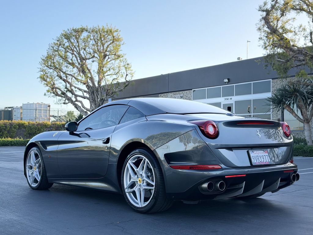 Used 2016 Ferrari California T RWD image 7