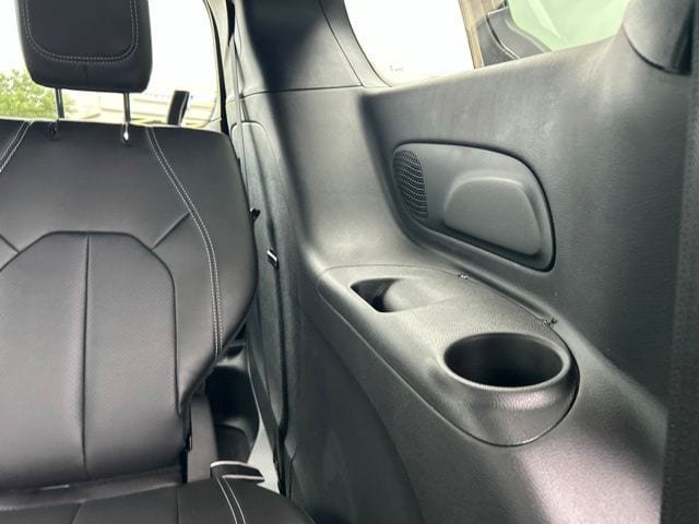 New 2027 Chrysler Pacifica Select FWD image 44