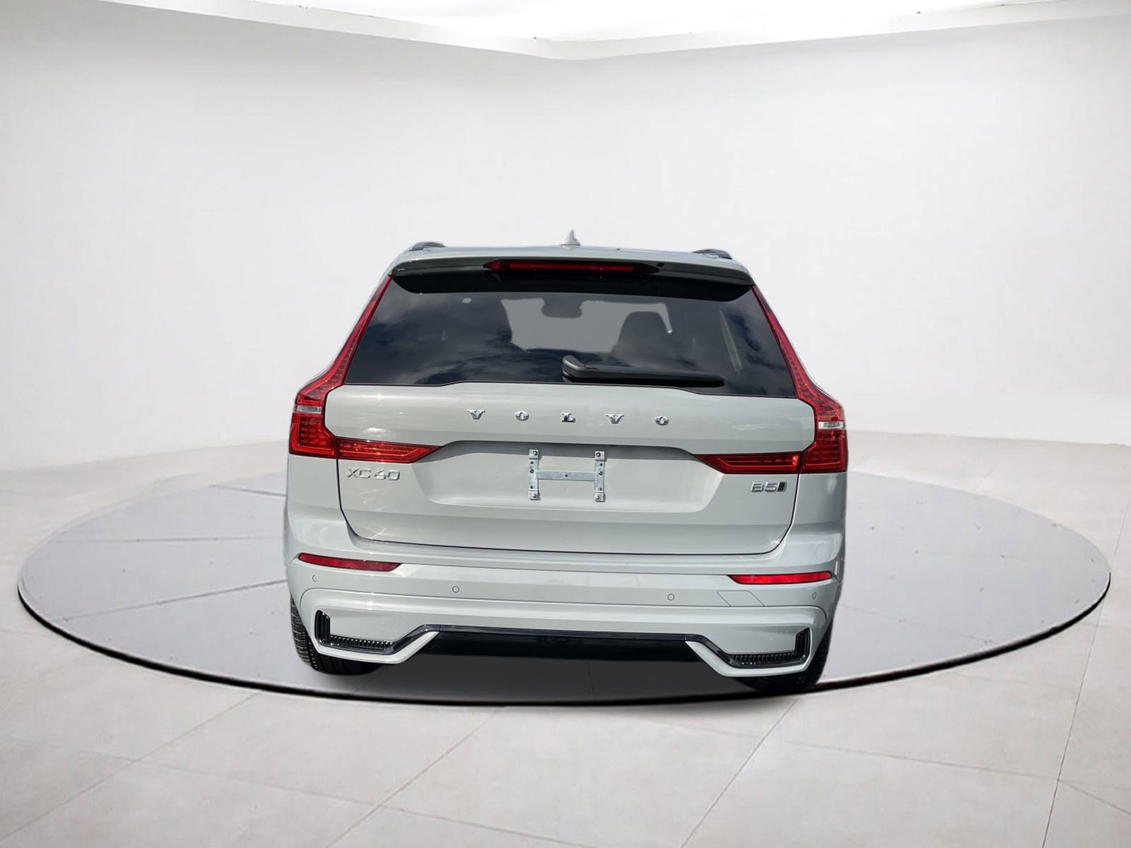 Used 2025 Volvo XC60 B5 Plus image 5