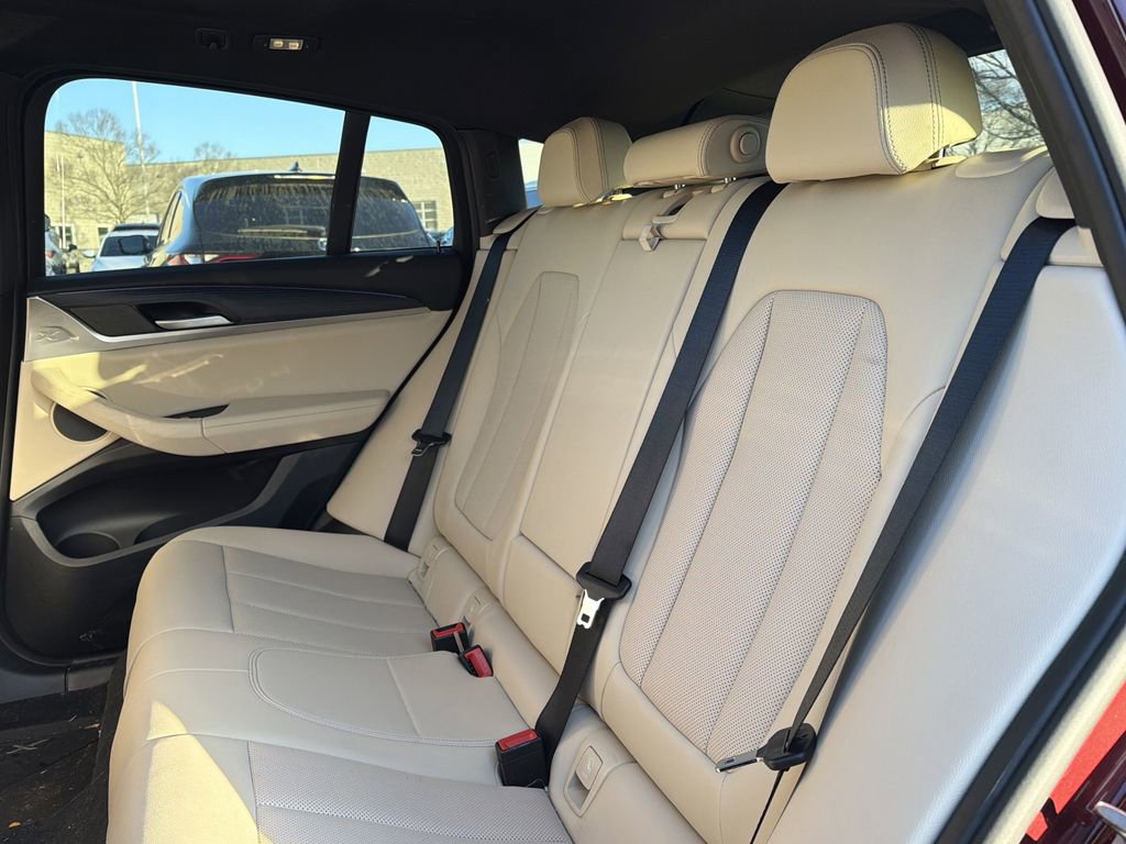 Used 2025 BMW X4 xDrive30i w/ Premium Package image 13
