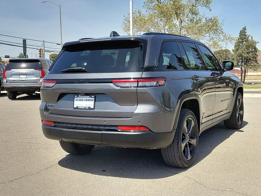 Used 2023 Jeep Grand Cherokee Altitude AWD/4WD image 10