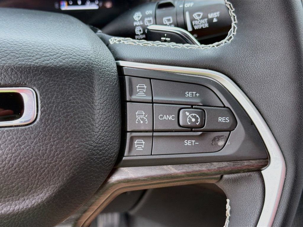 Used 2025 Jeep Grand Cherokee L Limited w/ Luxury Tech Group II AWD/4WD image 23