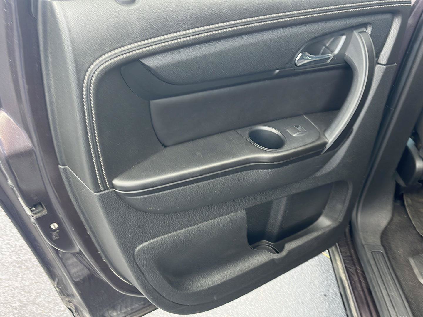 Used 2015 Chevrolet Traverse LT FWD image 20