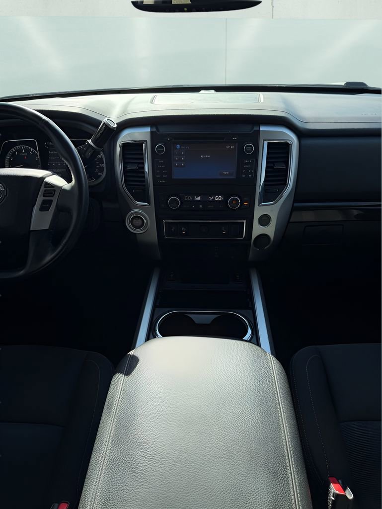 Used 2018 Nissan Titan SV w/ SV Convenience Package RWD image 20