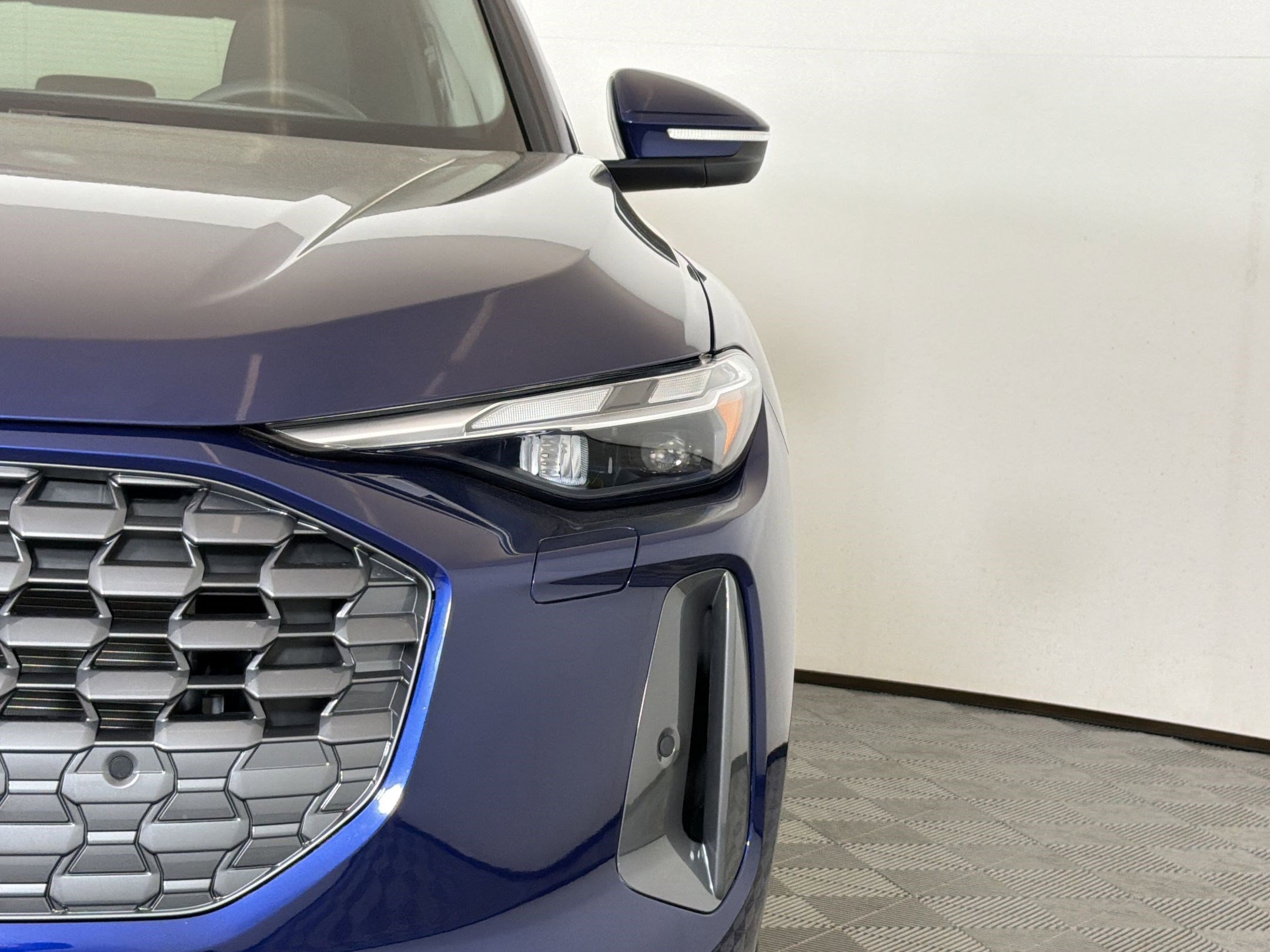 Used 2025 Audi Q5 Premium w/ Convenience Package image 11