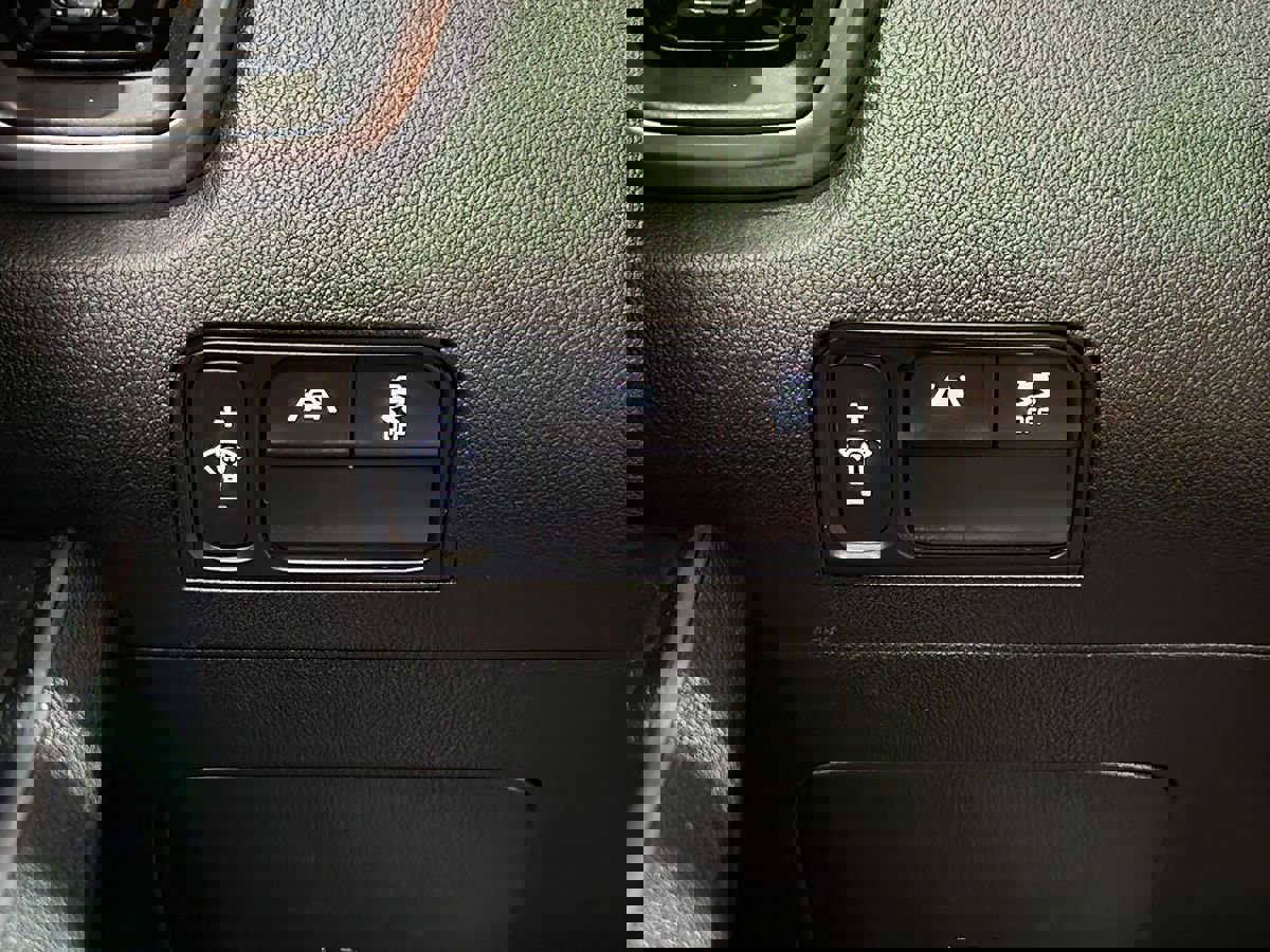 Used 2023 Kia Sorento LX image 43