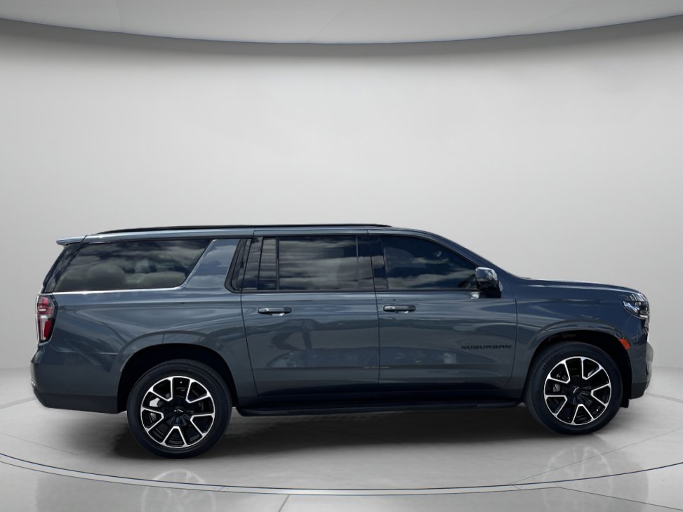 Used 2021 Chevrolet Suburban RST w/ Luxury Package AWD/4WD image 2