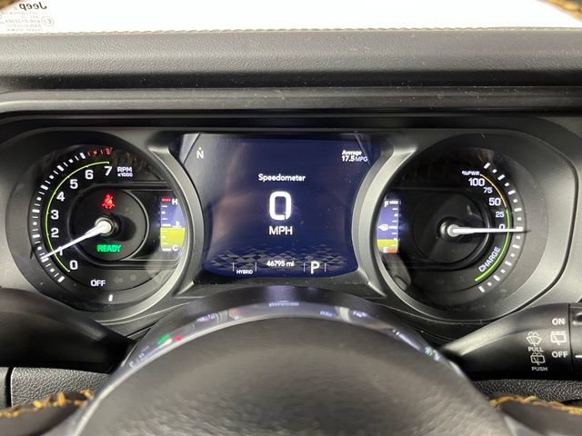 Used 2024 Jeep Wrangler Unlimited Sahara AWD/4WD image 16