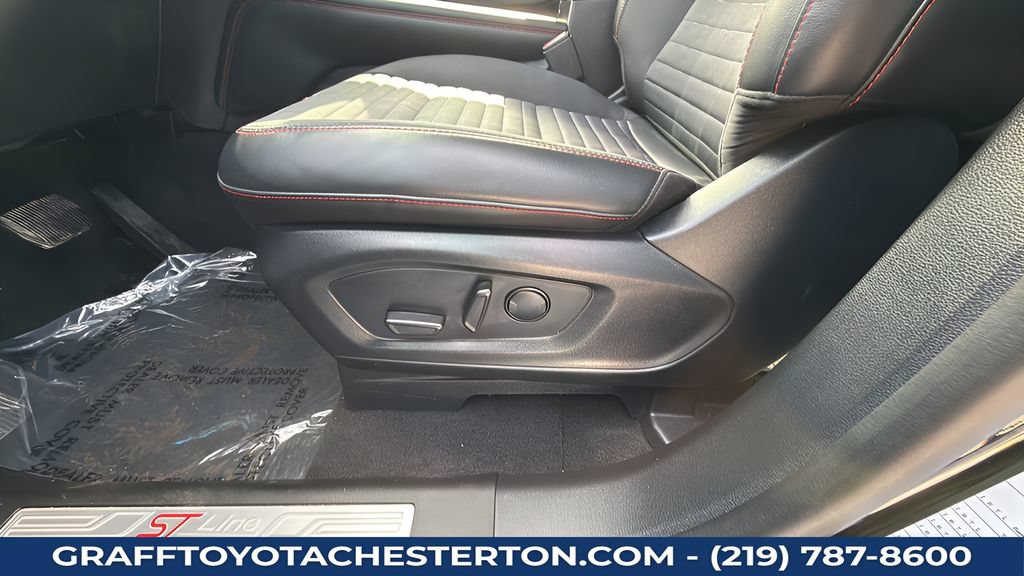 Used 2026 Ford Explorer ST-Line w/ ST-Line Street Pack AWD/4WD image 15