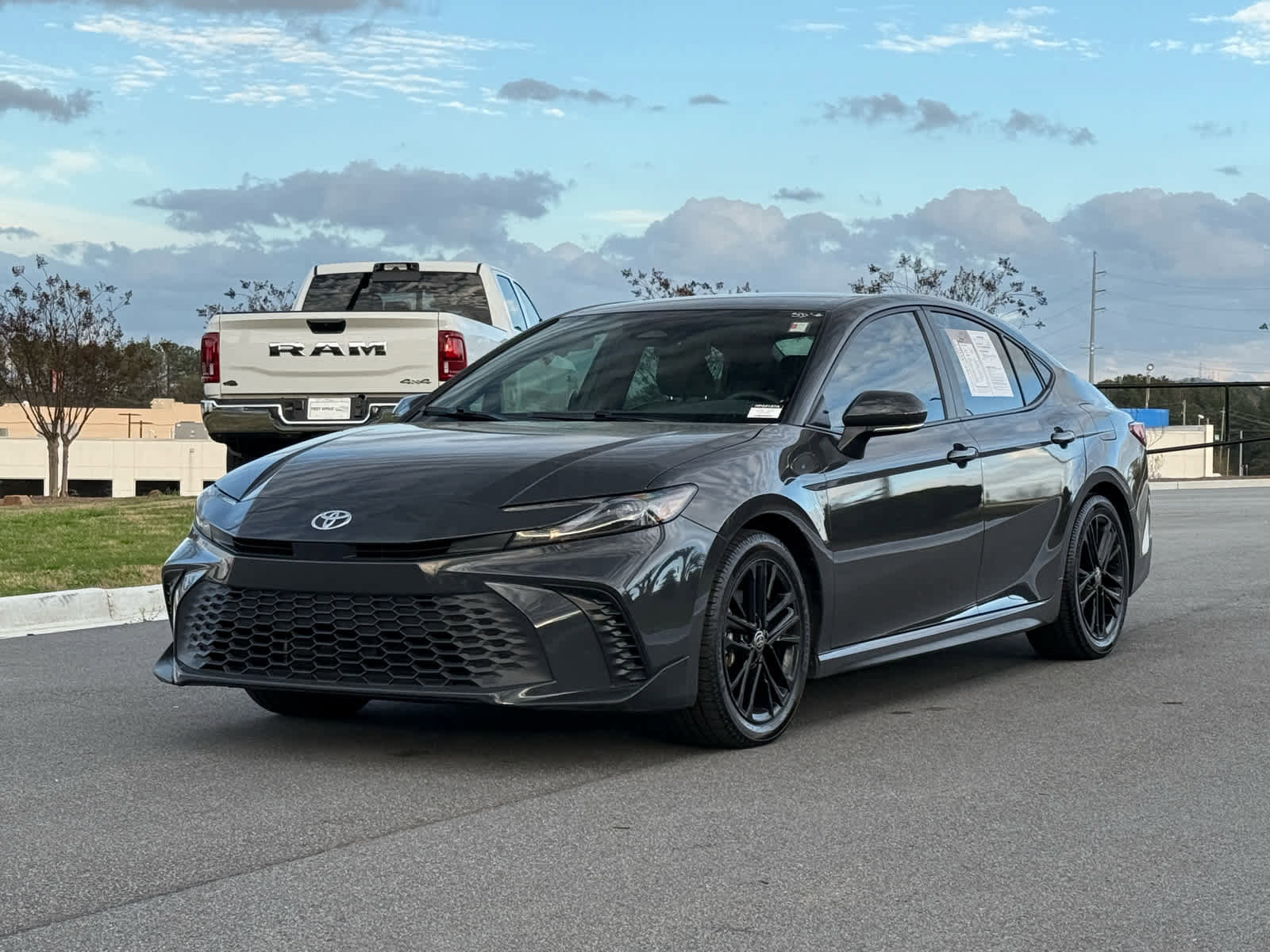 Used 2025 Toyota Camry SE image 1