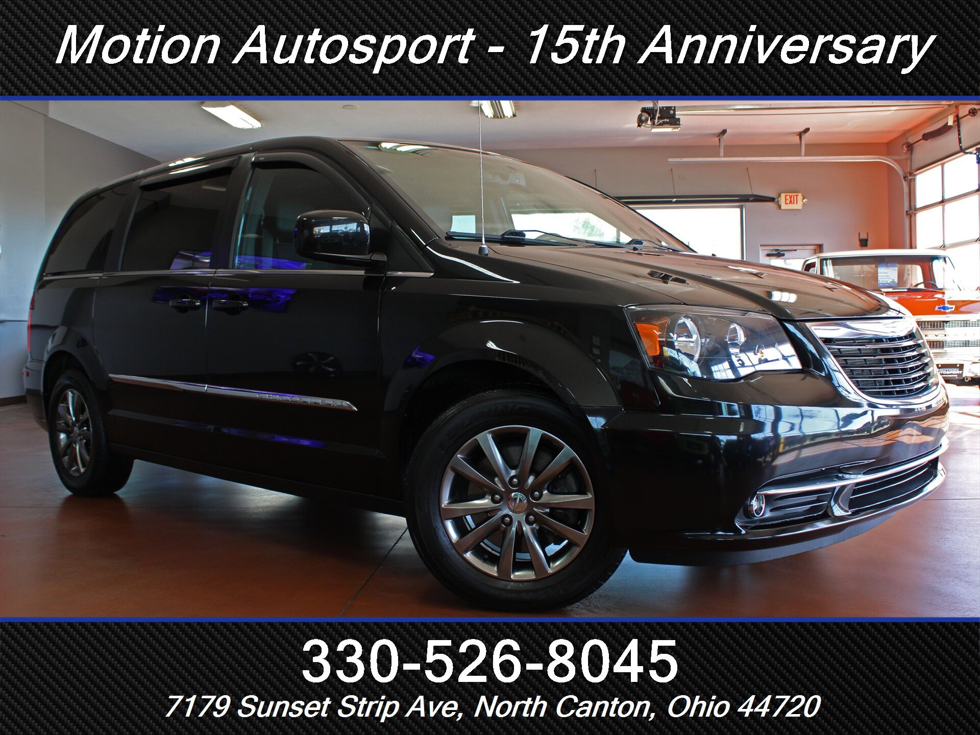 Used 2015 Chrysler Town & Country S w/ Driver Convenience Group FWD image 2