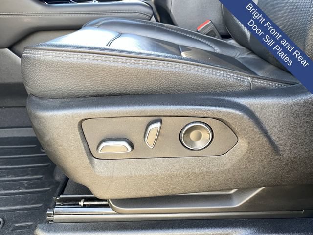 Used 2025 GMC Yukon Denali w/ Sun & Power Step Package AWD/4WD image 31