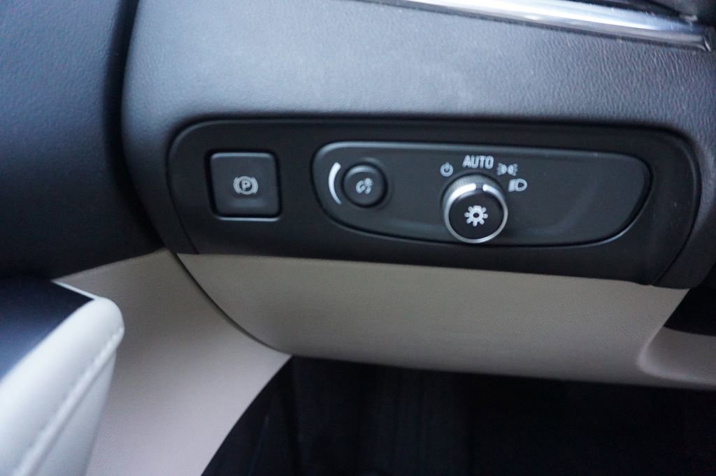 Used 2018 Buick Enclave Essence FWD image 4