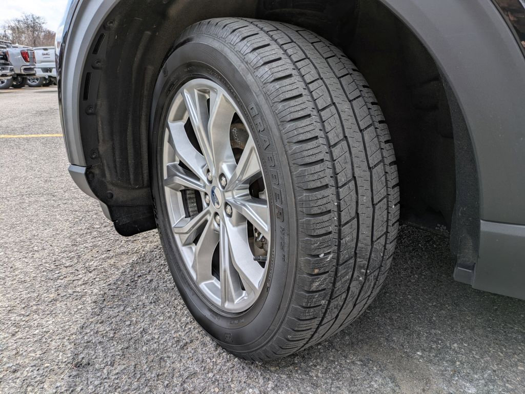 Used 2021 Ford Explorer XLT w/ Equipment Group 202A AWD/4WD image 36