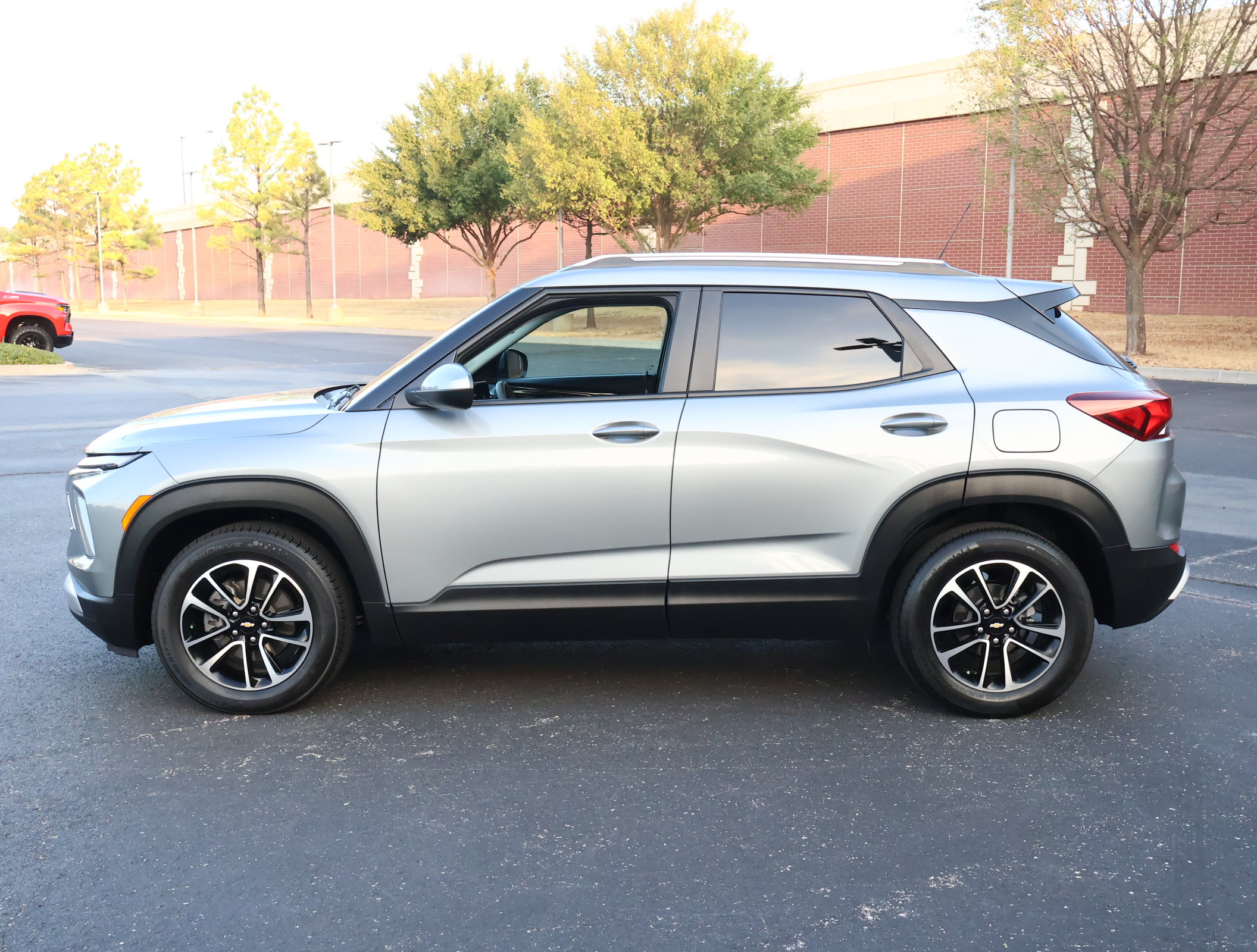 Used 2024 Chevrolet TrailBlazer LT FWD image 27