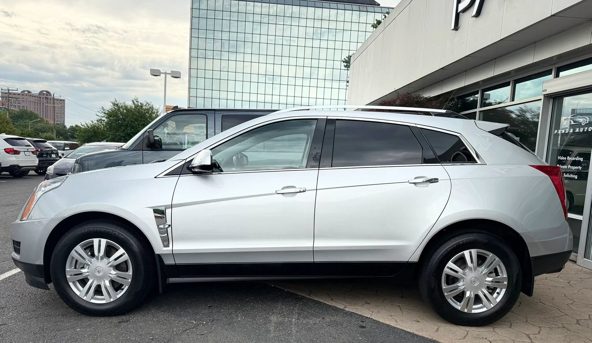 Used 2012 Cadillac SRX Luxury AWD/4WD image 4